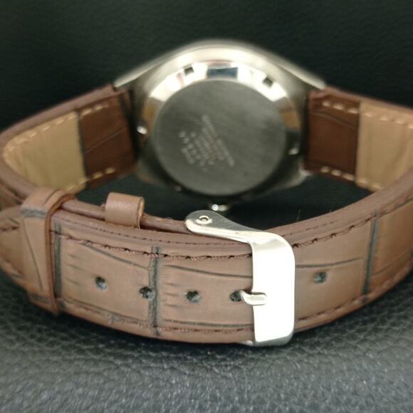 Vintage 1981 Citizen Automatic Mens Silver Watch W/daydate & Red accents - Picture 2 of 10